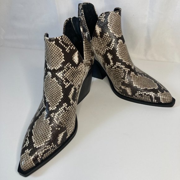 Vince Camuto Gigietta Leather Ankle Boots Size 8 1/2 Natural Multisnake - Picture 1 of 11